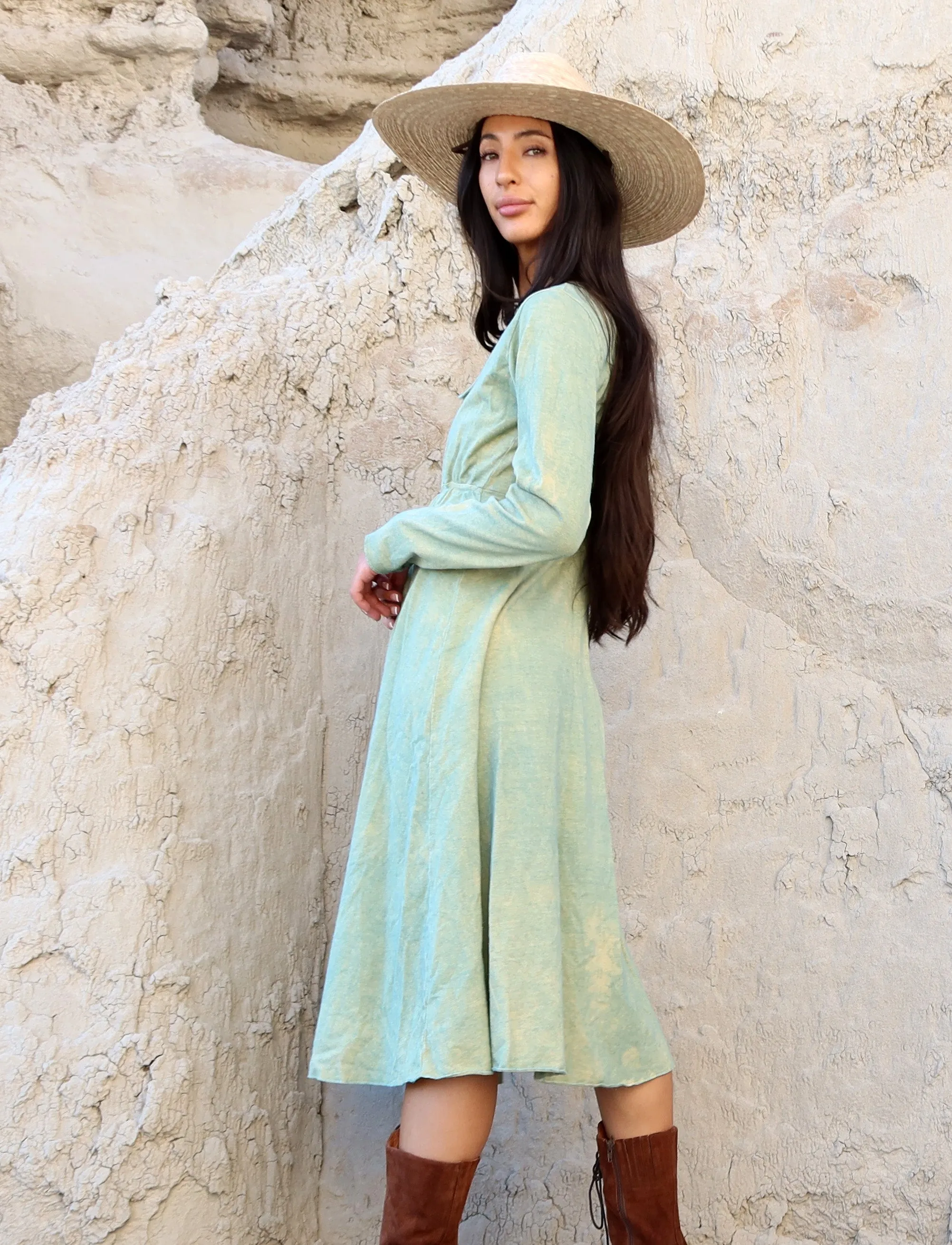 Crescent Empire Wanderer Below Knee Dress